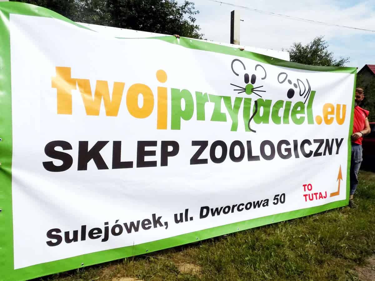 duży baner reklamowy na ścianę