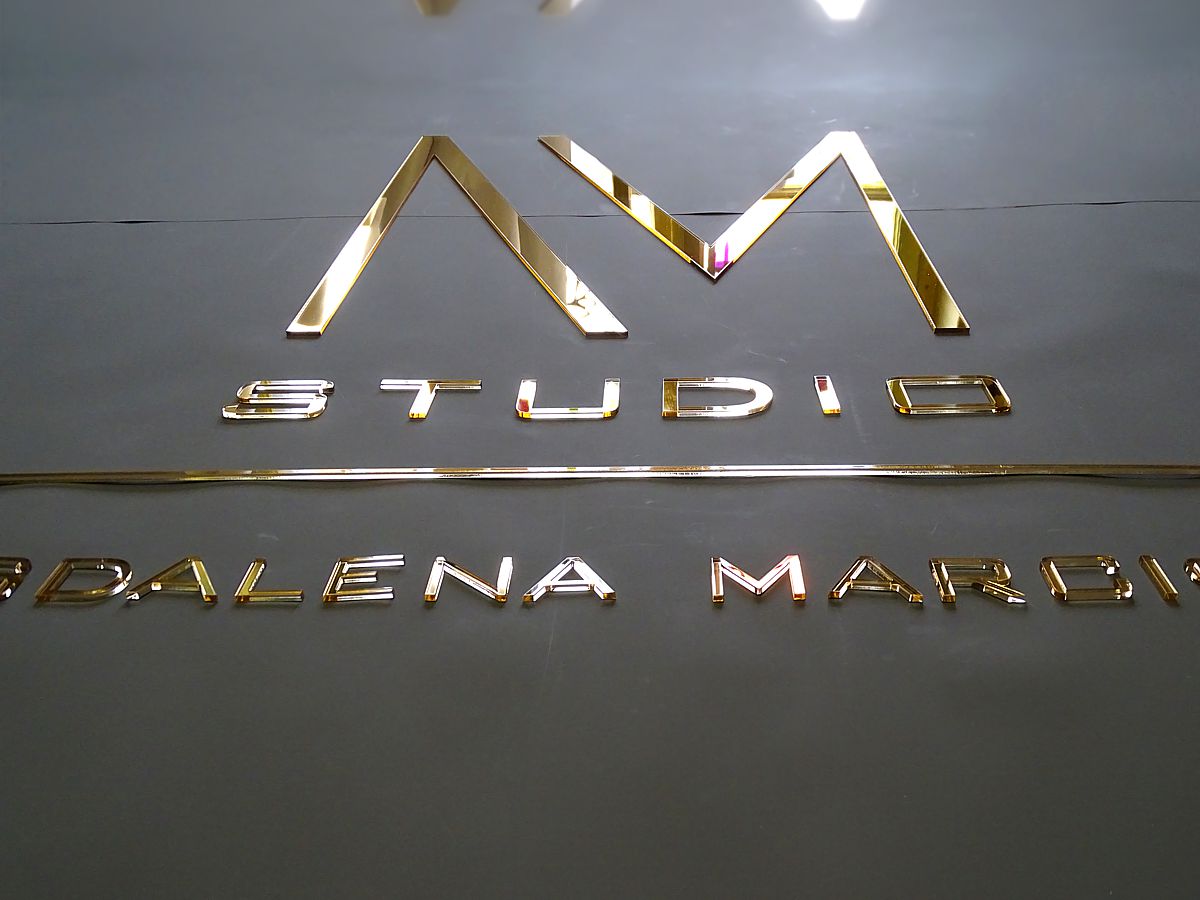logo przestrzenne reklama złote lustro pleksiglas pleksa złota lustrzana