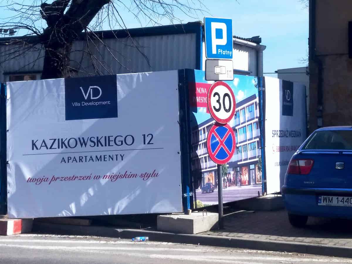 montaż banera reklamowego na ogrodzeniu w mińsku mazowieckim 2