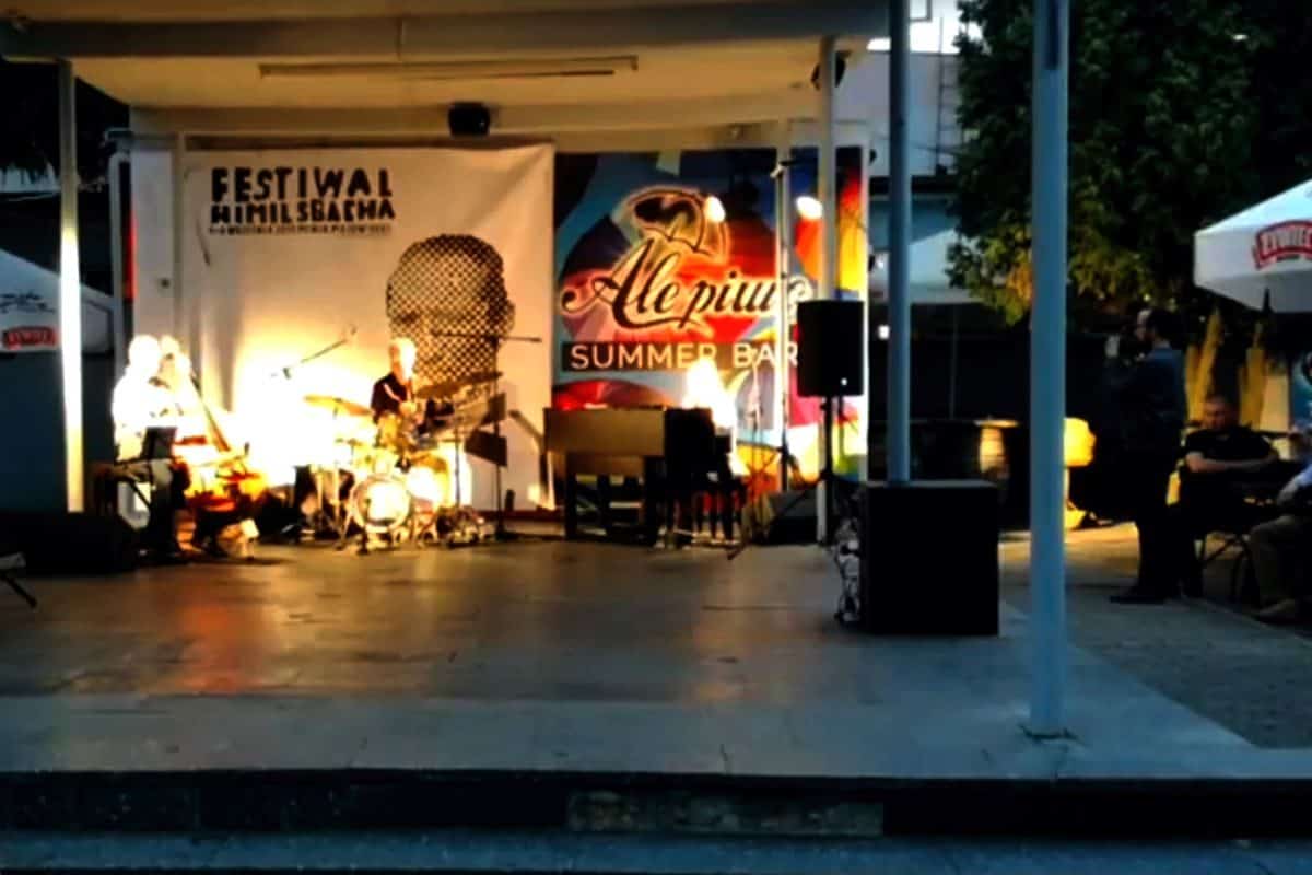 banerowa tkanina winylowa jako dekoracja sceny 2