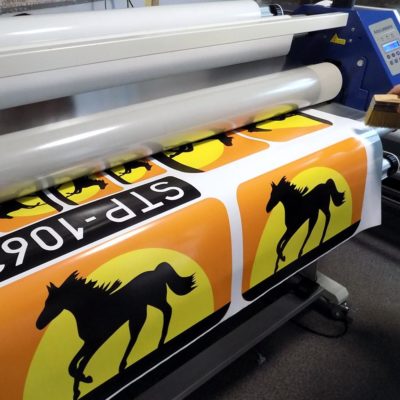 ochronne laminowanie maszynowe wydruków wielkoformatowych