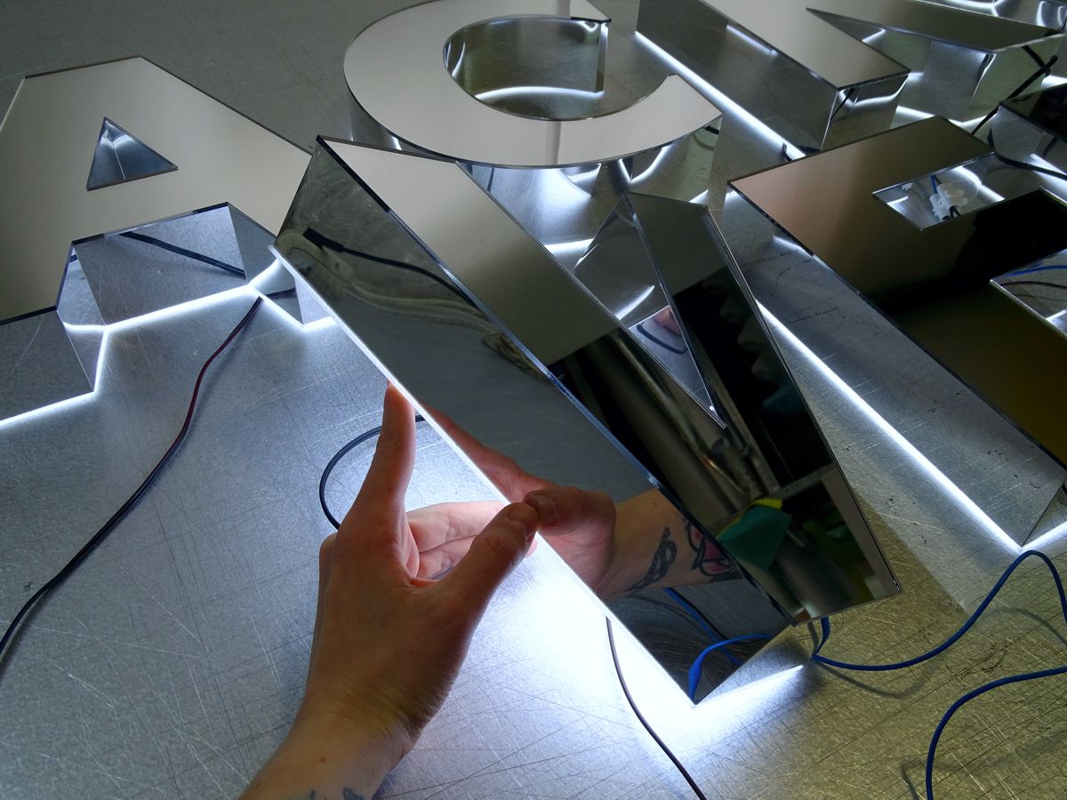 Lustrzana świecąca litera przestrzenna 3D LED
