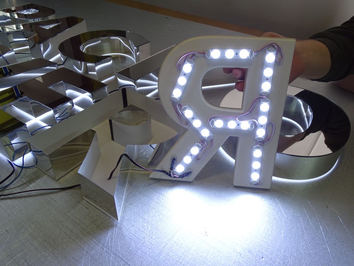 Podświetlane litery lustrzane 3D przestrzenne logo