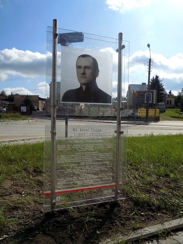 Tablica pamiątkowa miejska stojąca w Mińsku Mazowieckim