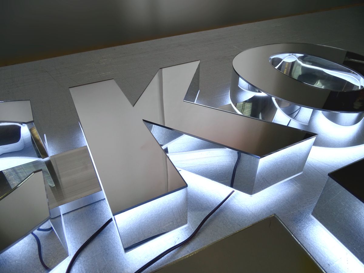 litery 3D podświetlane z lustra srebrnego pleksi