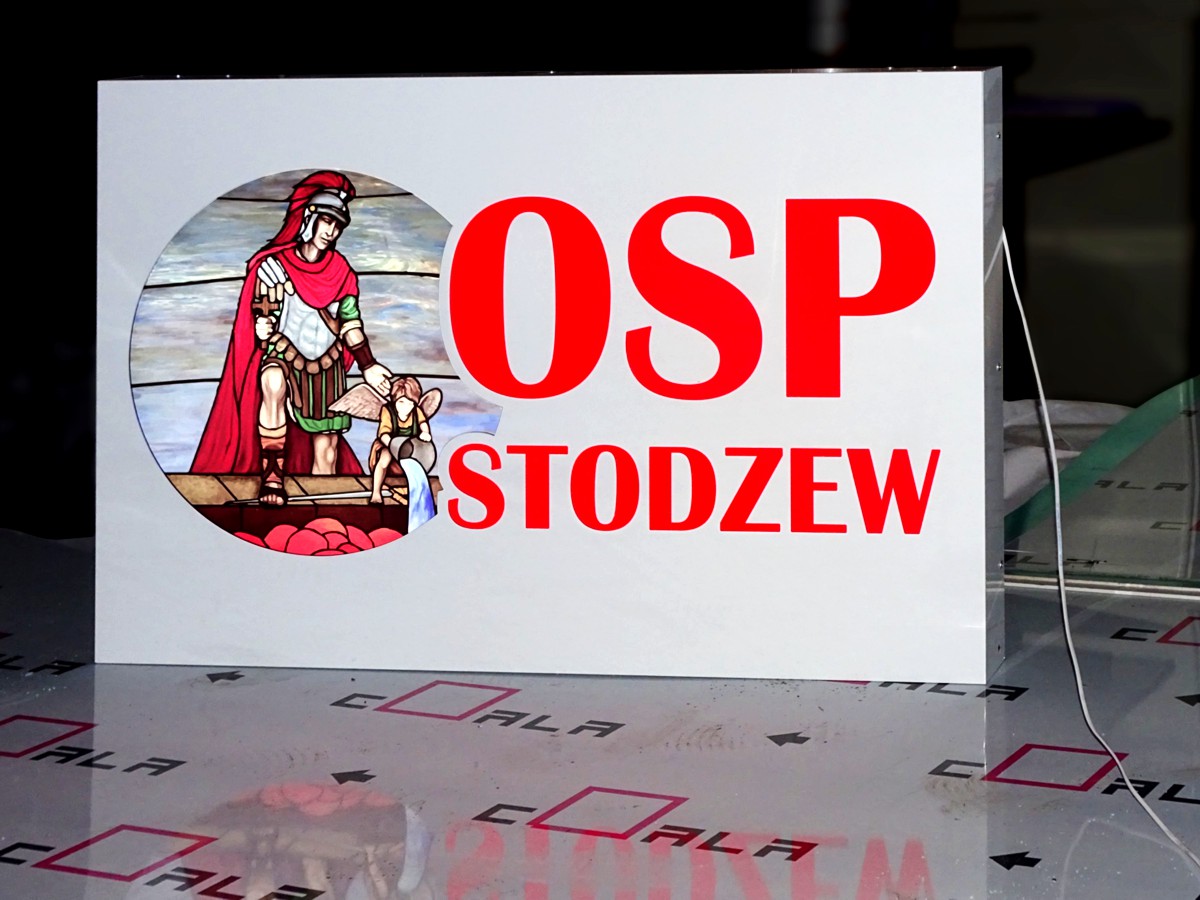szyld kaseton podświetlany zewnętrzna reklama straży pożarnej OSP oznakowanie budynu