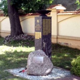 MZM 7PUL Informacje upamiętniające poległych