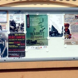 aluminiowa gablota informacyjna dla muzeum 7 pułku ułanów lubelskich