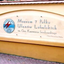 tablica informacyjna litery 3D ekran z plexi