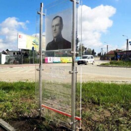 tablica pamięci księdza J Dziąga po rekonstrukcji