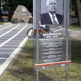 tablica pamięci prezydenta Ryszarda Kaczorowskiego