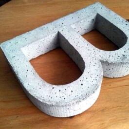 Litery przestrzenne z betonu kooperacja witek