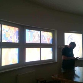 folia mrożona z nadrukiem oklejanie okien