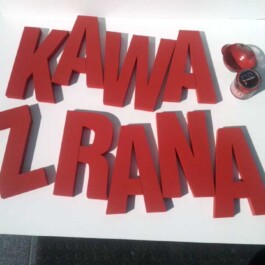 litery styrodur malowane farbą akrylową