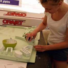 malowanie literze styroduru napis logo