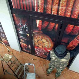 oklejanie witryny folią one way vision