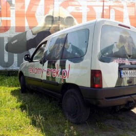 reklama grafika na samochód firmowy oklejanie