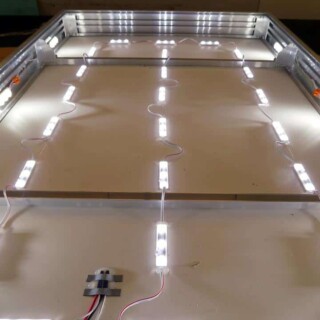 kaseton podświetlany modułami LED instalacja