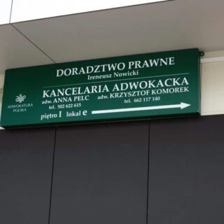 kaseton reklamowy na budynek pleksi opal