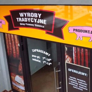 kaseton reklamowy nad drzwiami lokalu podświetlany LED