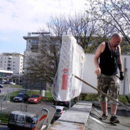 montaż kasetonu reklamowego na budynku warszawa