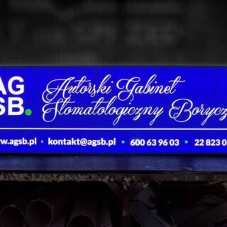podświetlany kaseton reklamowy folia pleksi