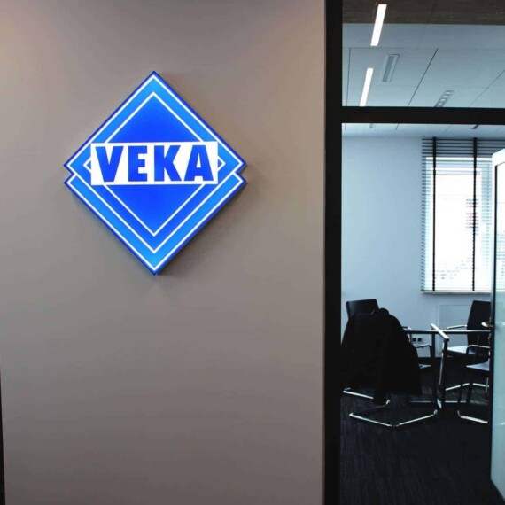 kaseton podświetlane logo na ścianę LED