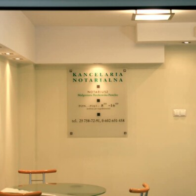 3D litery przestrzenne z pleksi napisy na tablicy szronionej