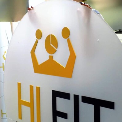 3D logo przestrzenne napis na pleksi szronionej