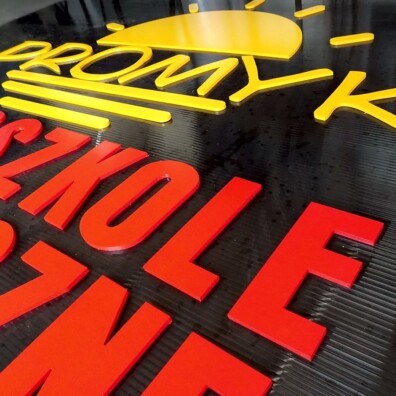 Litery na ścianę malowane PCV logo