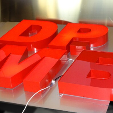 Litery świecące przestrzenna reklama świetlna 3D litery podświetlane