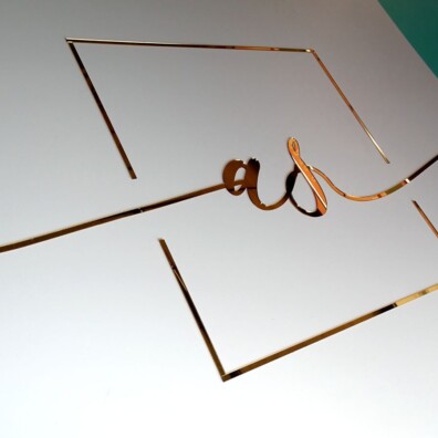 Logo złote z pleksi lustrzanej cięte laserem