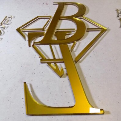 Złote logo plexi reklama na ścianę dekoracja firmy