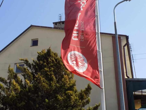 flaga poliestrowa z nadrukiem firmowym