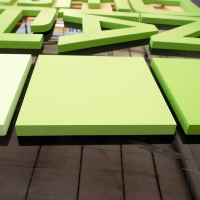 litery napisu 3D logo z PCV gr 20 mm