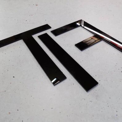 litery przestrzenne znaki 3D z pleksi cięte laserowo