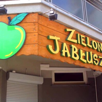 litery wycięte ze styroduru reklama 3D na drewno