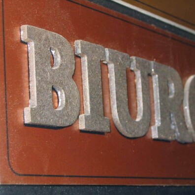 litery z PCV lakierowane WIDOK MAKRO