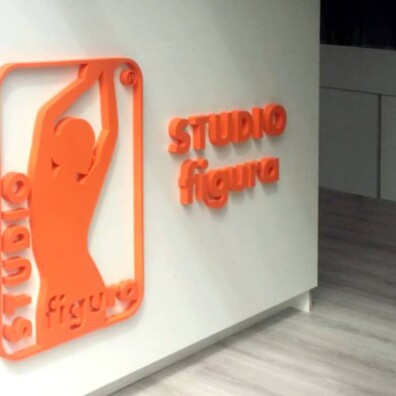 logo przestrzenne 3D pleksi cięte laserem