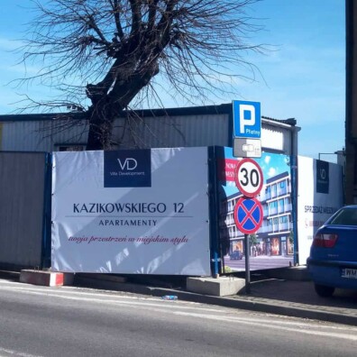 montaż banera reklamowego na ogrodzeniu w mińsku mazowieckim 1