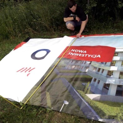 montaż banera reklamowego na ogrodzeniu w mińsku mazowieckim 13