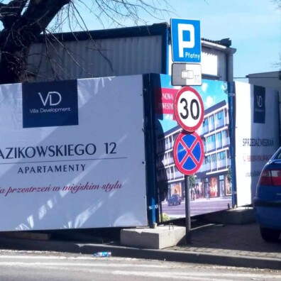 montaż banera reklamowego na ogrodzeniu w mińsku mazowieckim 2