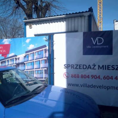 montaż banera reklamowego na ogrodzeniu w mińsku mazowieckim 3