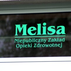 naklejka na okno litery ploterowe na szybę