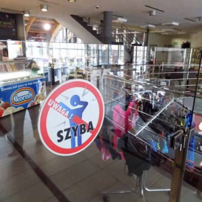 naklejka na szybę ostrzegawcza na basem mosir