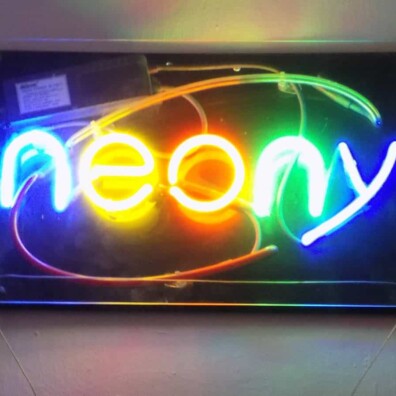 neon na sciane neony ze szkła