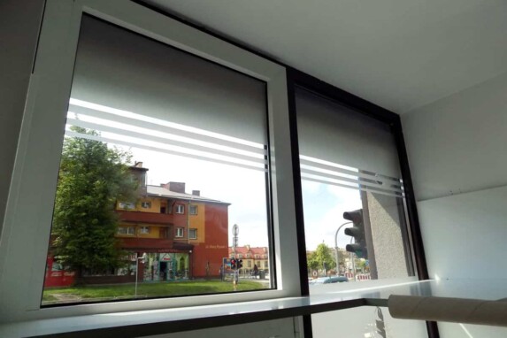 oklejanie szyby folią szronioną reklama cukierni w mińsku 3