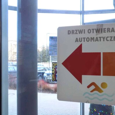 oznakowanie drzwi naklejka na szybę basen