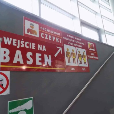 oznakowanie wejscia na basen tablice na ścianę