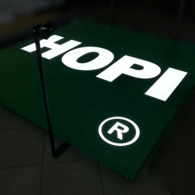 podświetlane lico kasetonu z dibondu